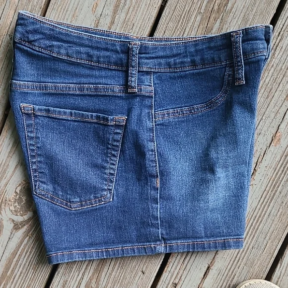Wild Fable Blue Jean Shorts Distressed Cut-Off Style - Picture 5 of 6